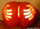 Roliga namn på stjärten. Här en bild på en pumpa med ljus i på halloween.